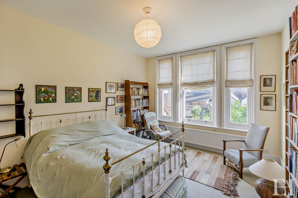 8647635-interiorW...