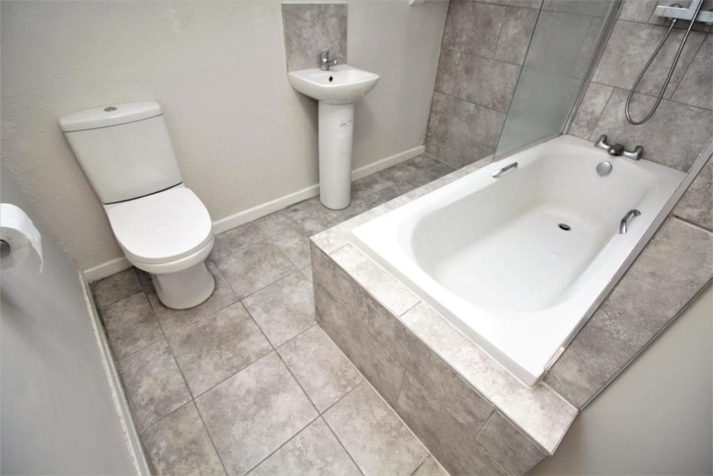Bathroom-3-scaled.jpg