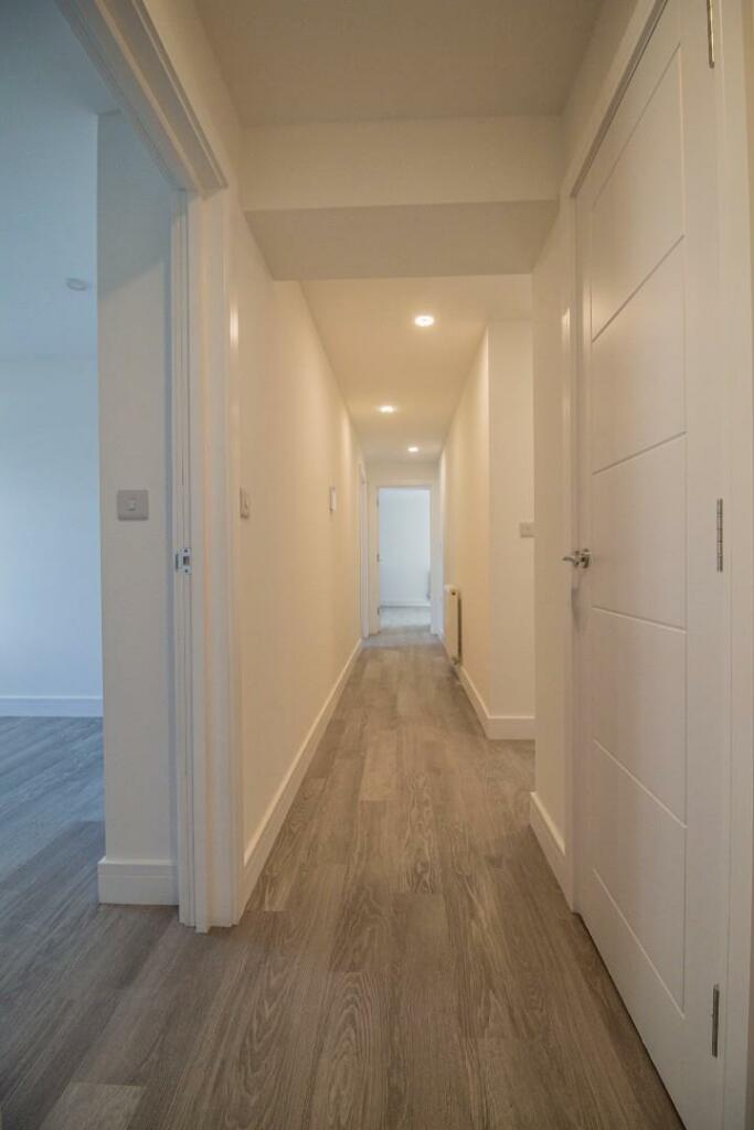 Apartment 1_Saddler's Court [Hallway] 01.jpg