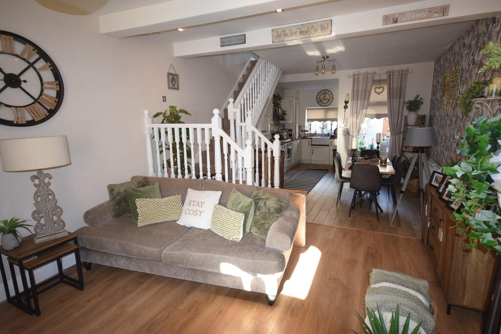 OPEN PLAN LOUNGE/...
