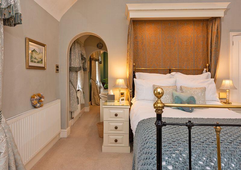 Master bedroom/ suite