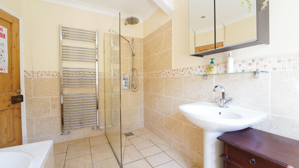 Bathroom/ Shower Room