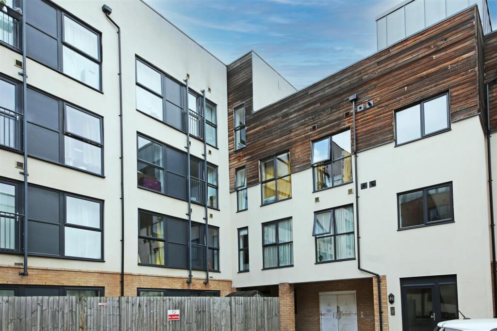 F3 5 Recovery Street SW17 external 2.jpg