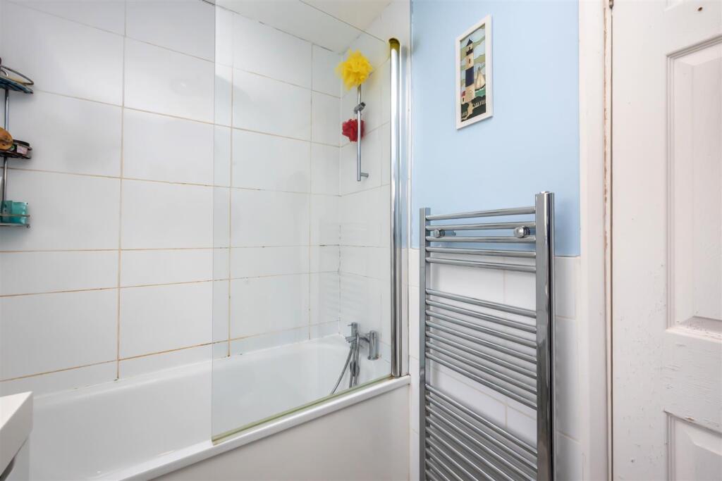 Chichester Close 3 BATHROOM B.jpeg