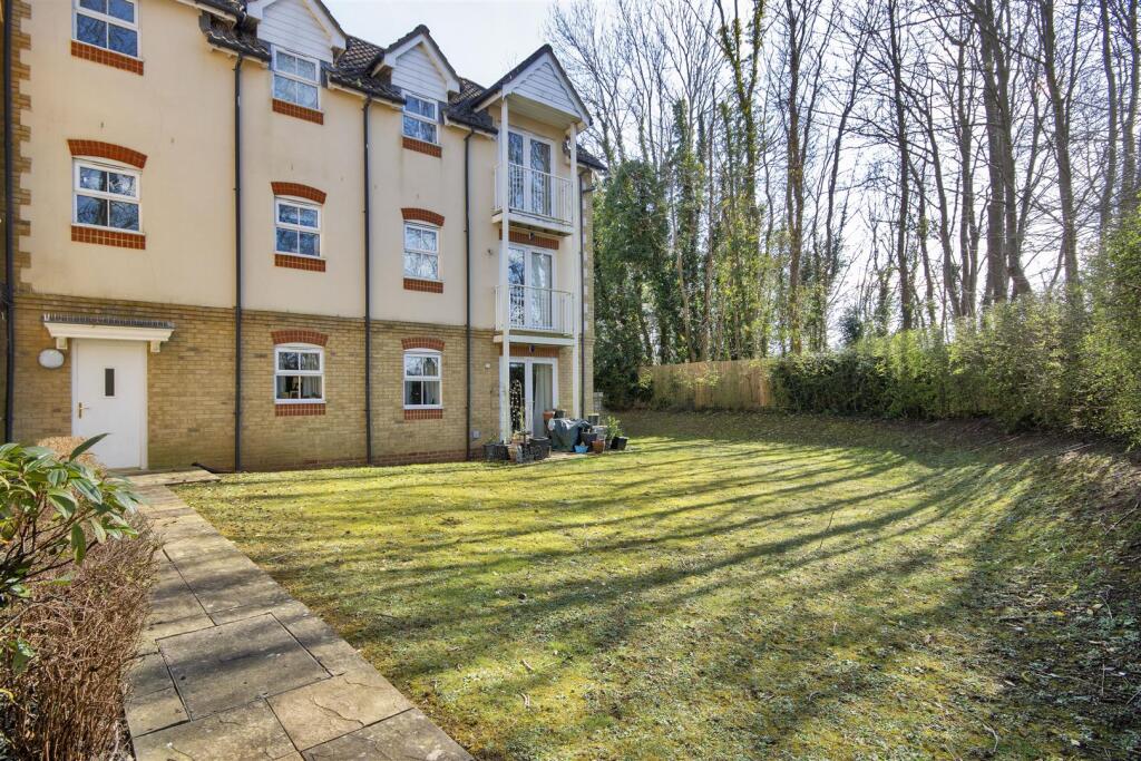 COMMUNAL GARDEN AREA