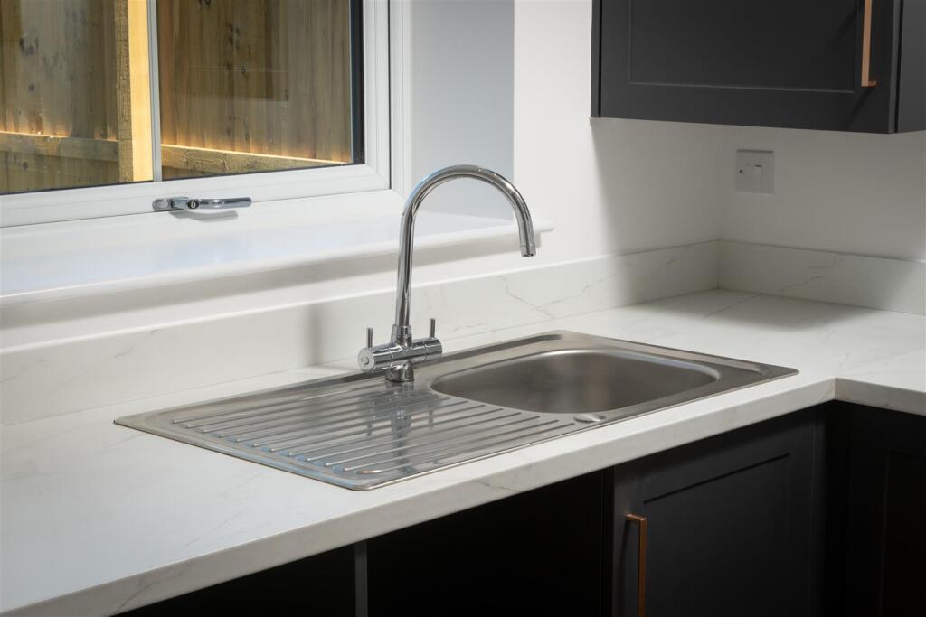 005 Newett_ParsonsGreen__Plot23_Kitchen.jpg