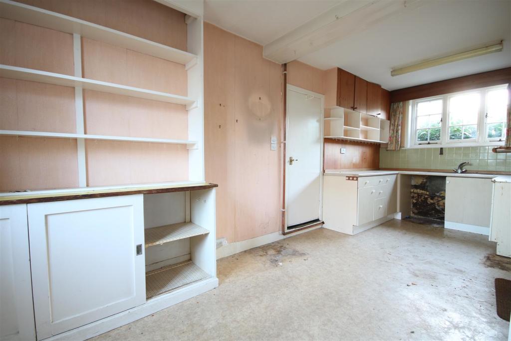 Bright kitchen.JPG