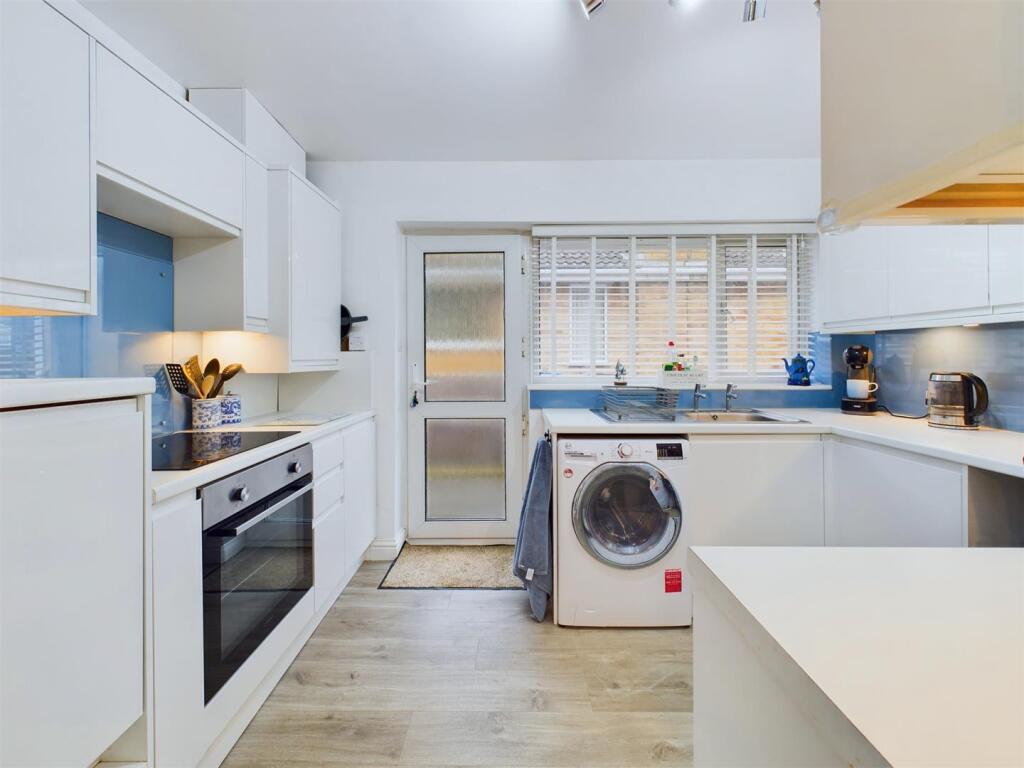 Kitchen: