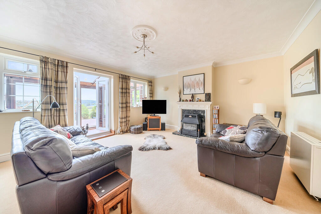 1361501-7-68e6d1b...