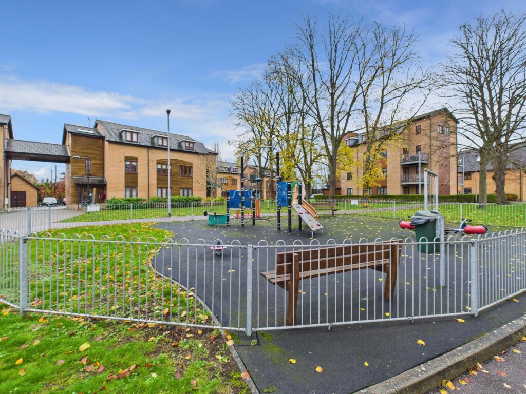 Play park to front of home