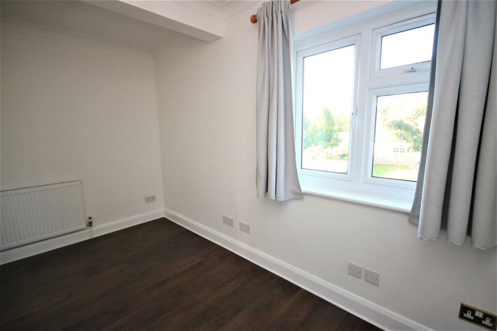 BEDROOM 4: