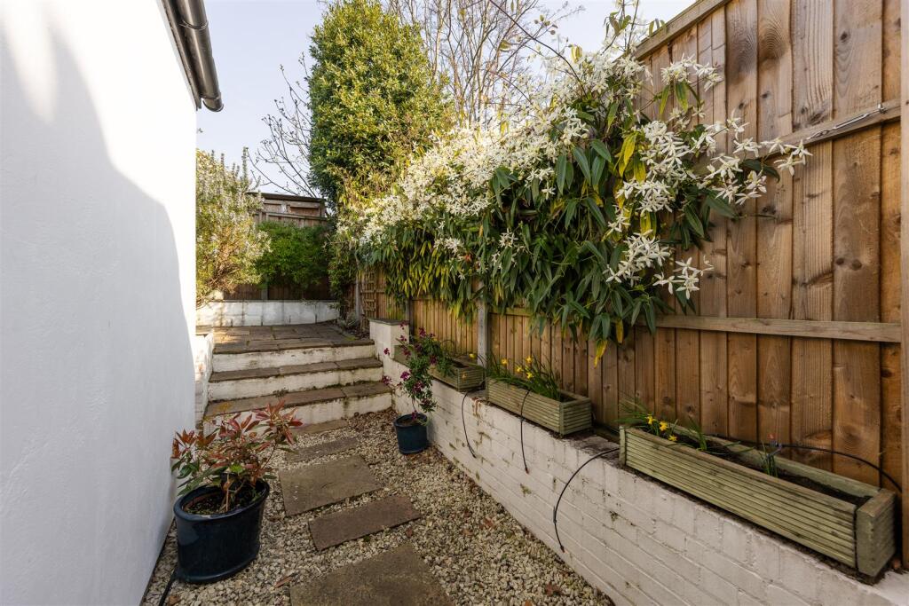 Byron Road, E17