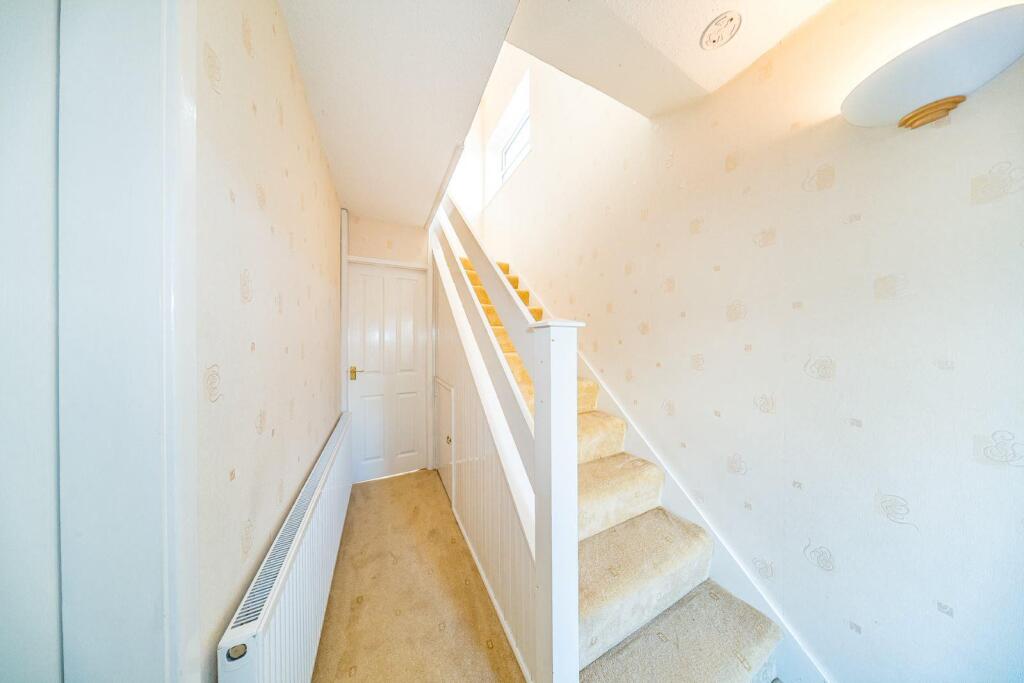 15 Arnside Avenue hall.jpg