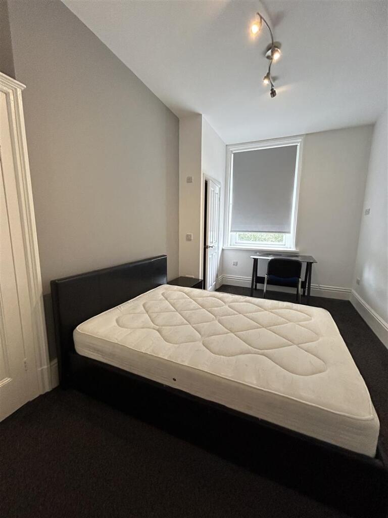 Room 3, Flat 2