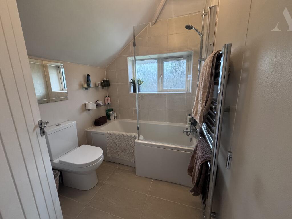 26 Quinton Close bathroom