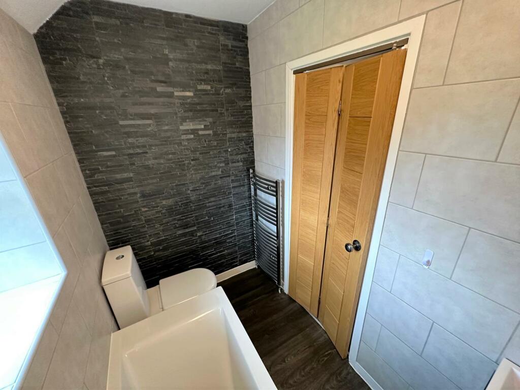 Bathroom 3.jpg