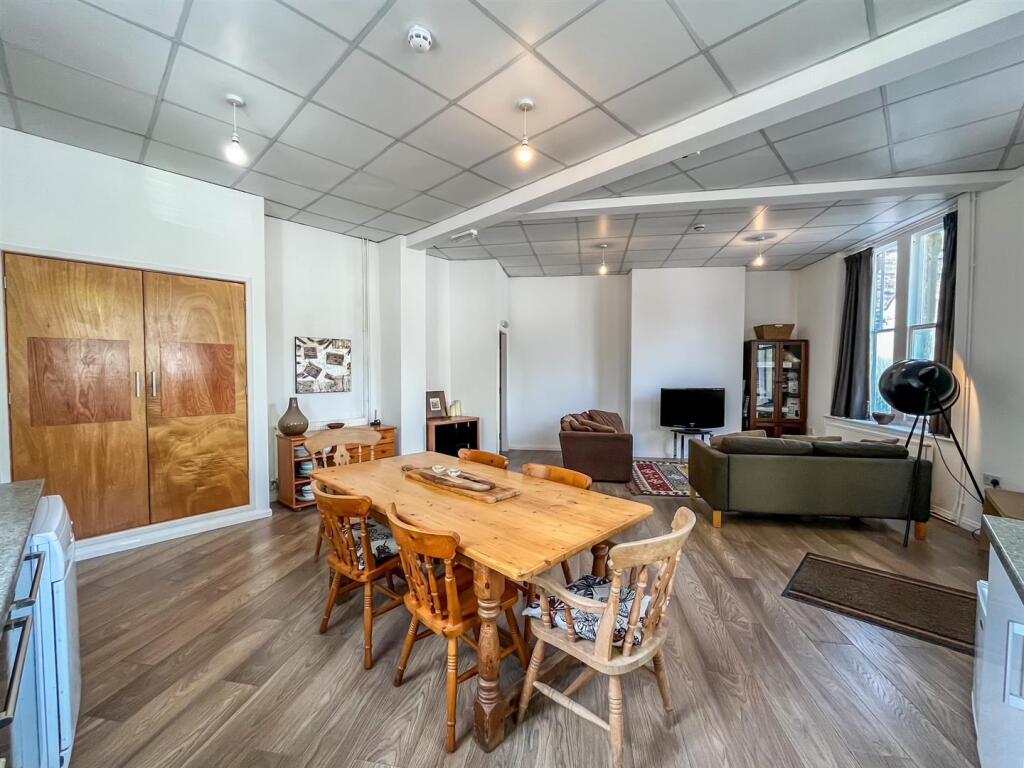 Open Plan Living Area &amp; Kitchen