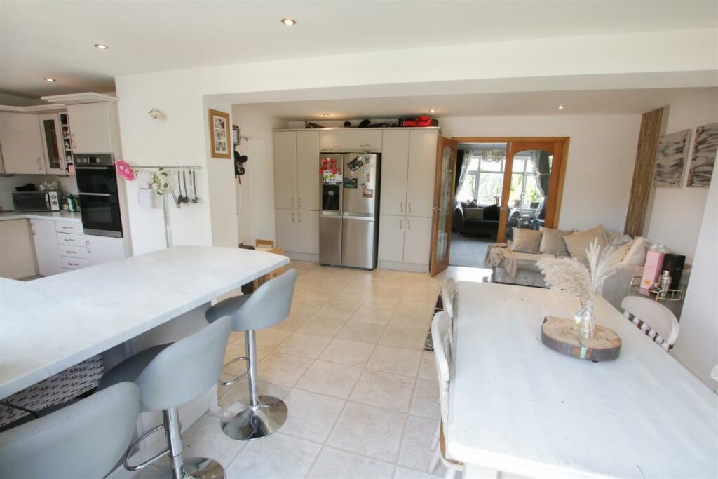 OPEN PLAN LIVING /DINING /KITCHEN