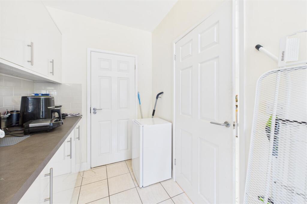 42 Frome Valley Road, Frenchay, Bristol BS16 1HE |