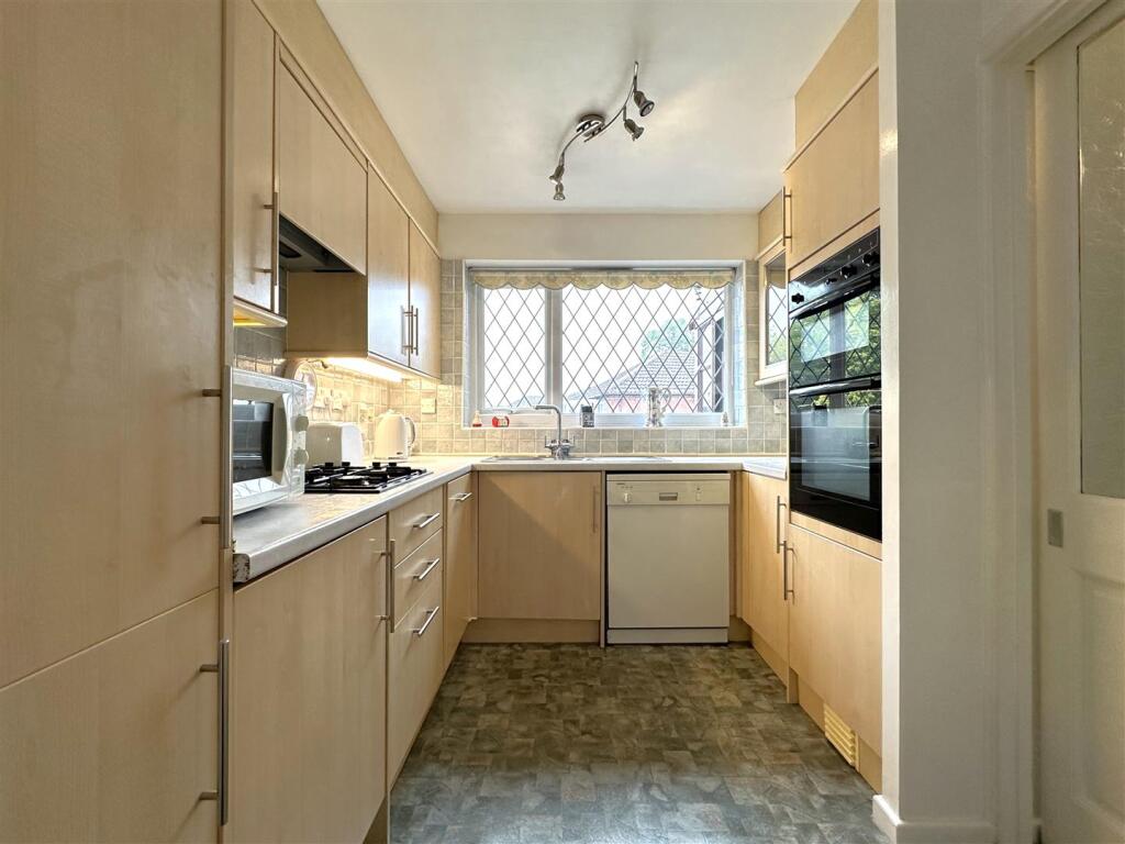 Fitted Kitchen 295