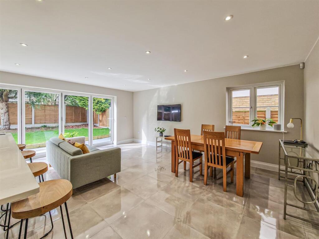 sitting-dining area
