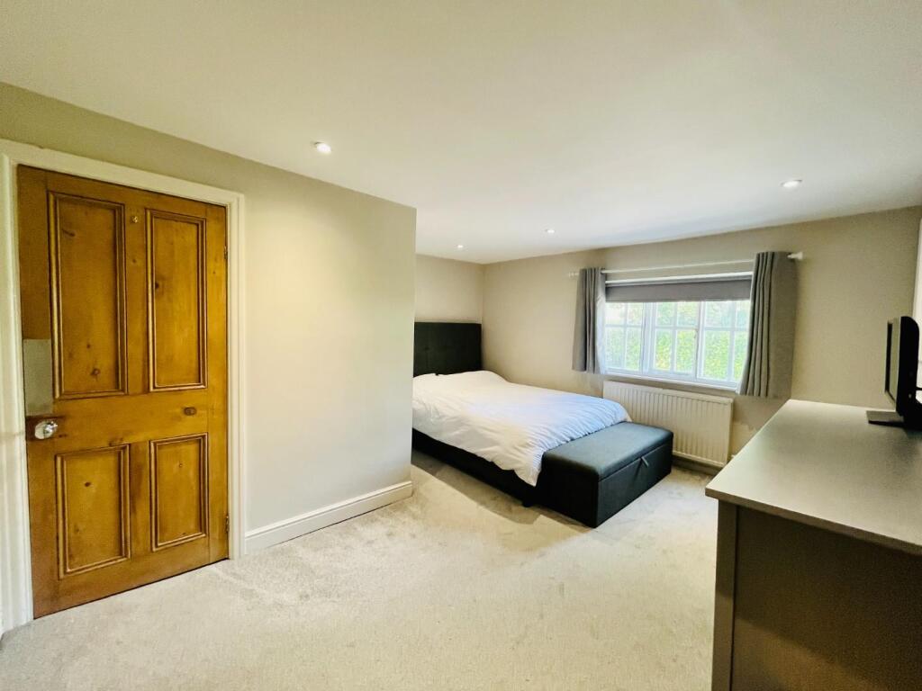 Main Bedroom Aspect 2