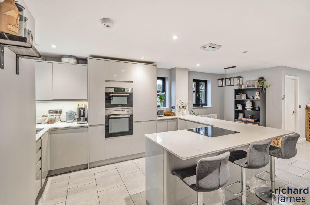 3824b006-7c77-49b...