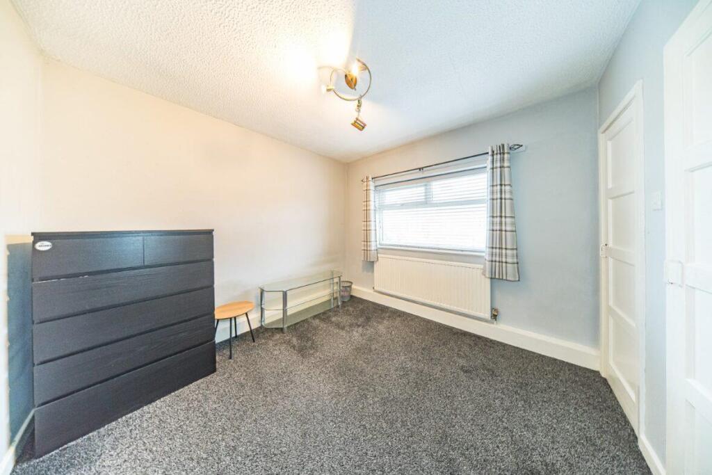 22 Coniston Ave bedroom 2.jpg