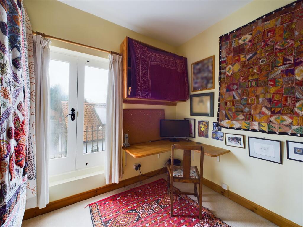 BEDROOM 4