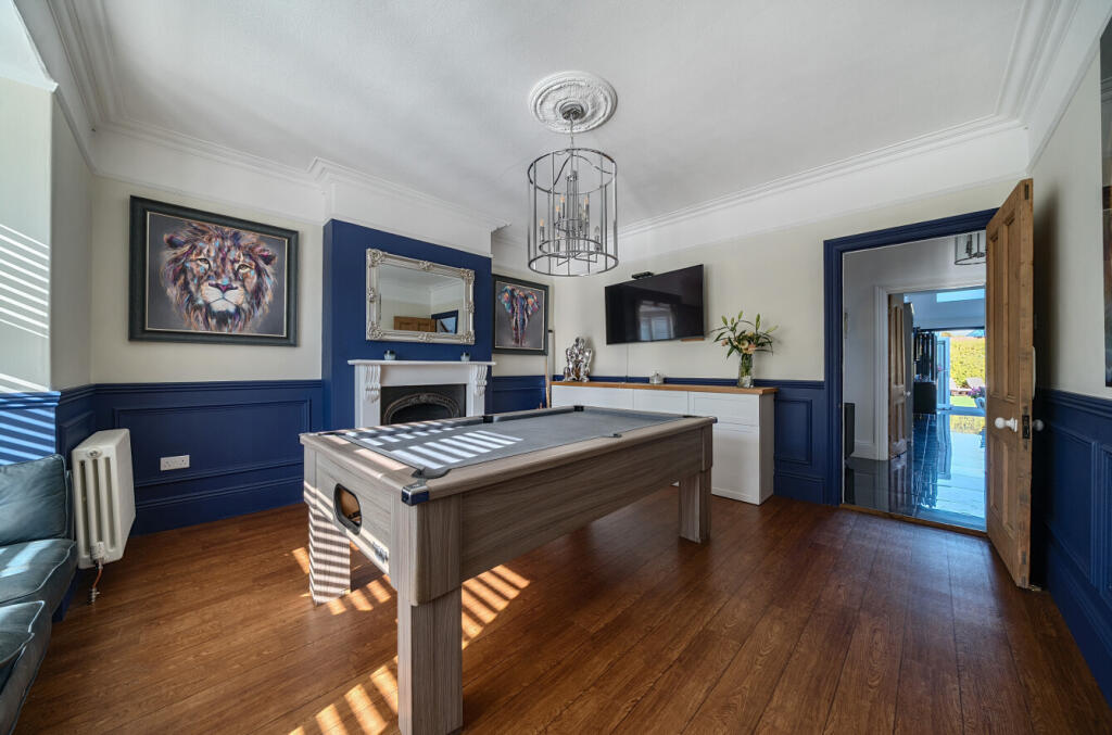 1342307-4-68a8cfd...