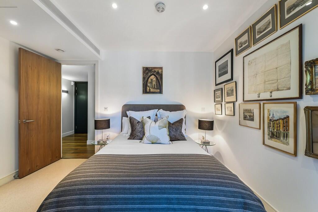 Battersea Reach, ...