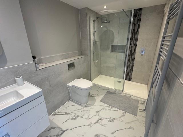 bathroom 2.jpg