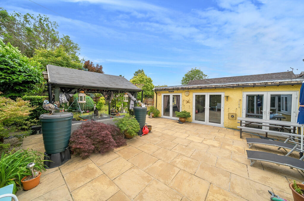 1305889-5-684898a...