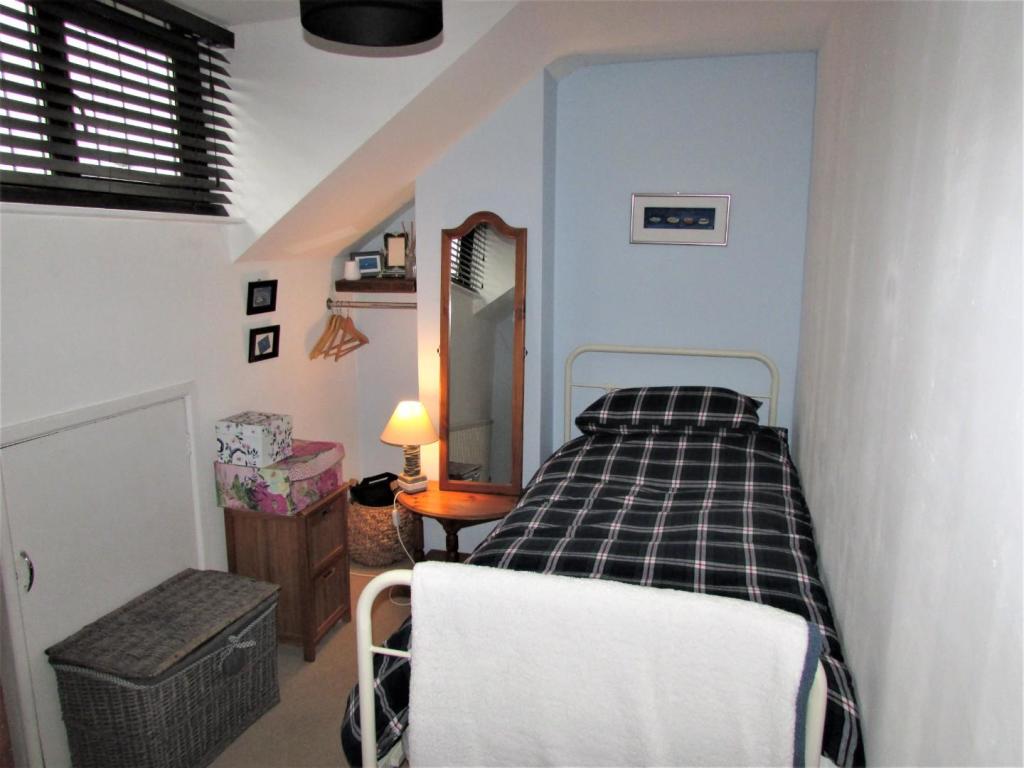 LaburnumAve16bed3.JPG