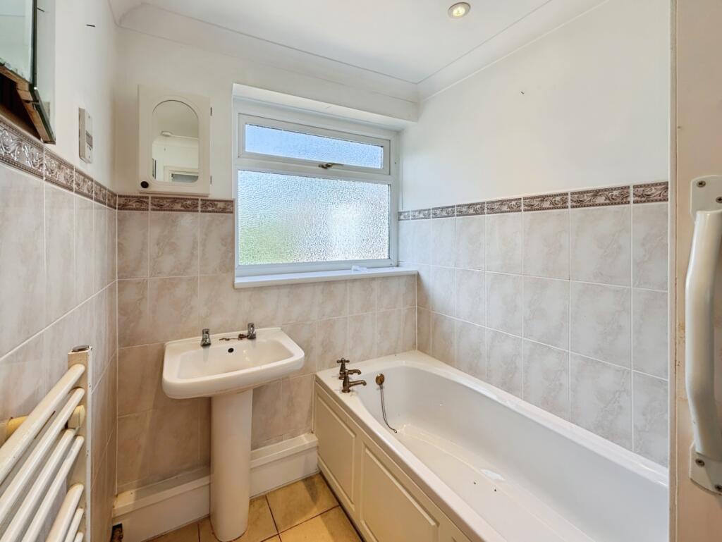 pbox-bathroom-321847.JPG