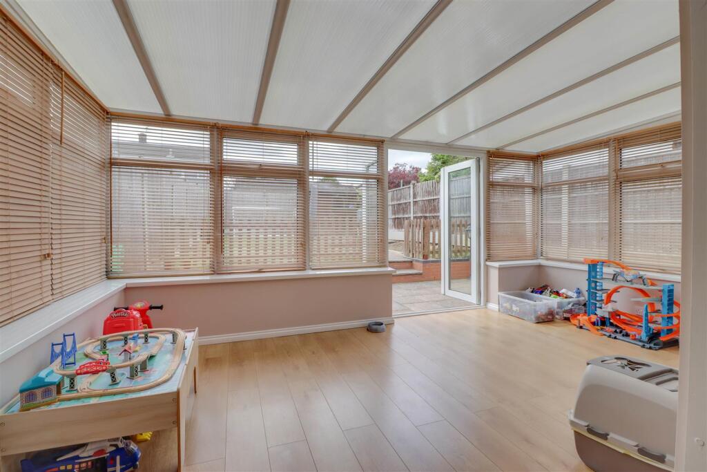 11 SUDBROOK CLOSE INSIDE-10.jpg