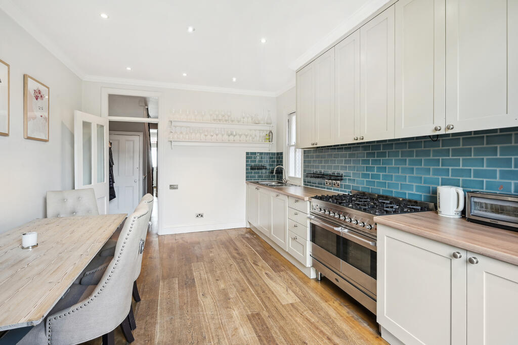 18 Oxford Gardens (1