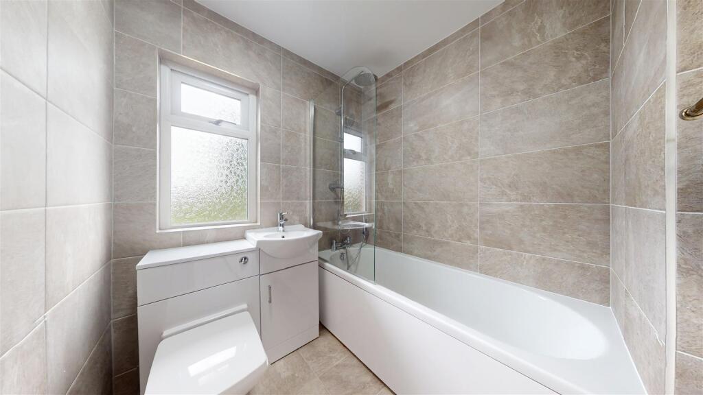 Higher Lane Bathroom