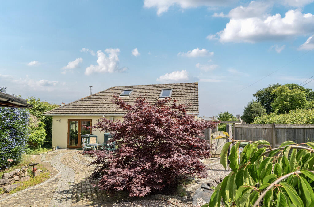 1304090-6-683dad2...