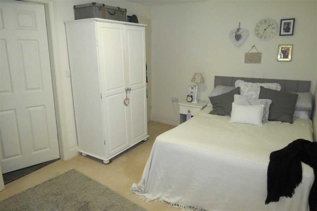 Bedroom: