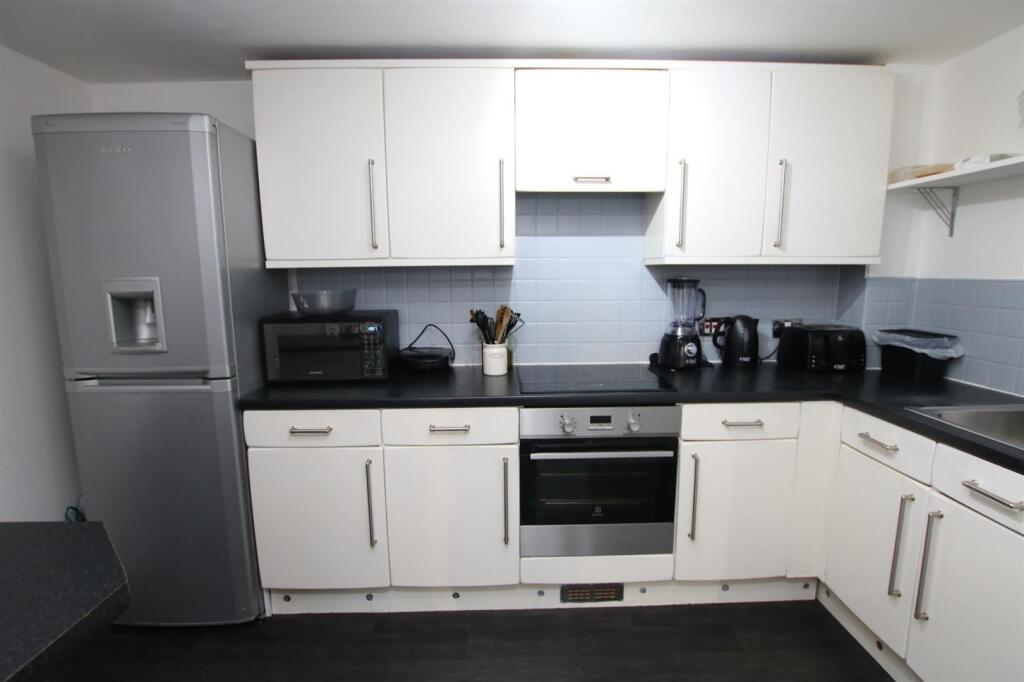 Kitchen 2.JPG