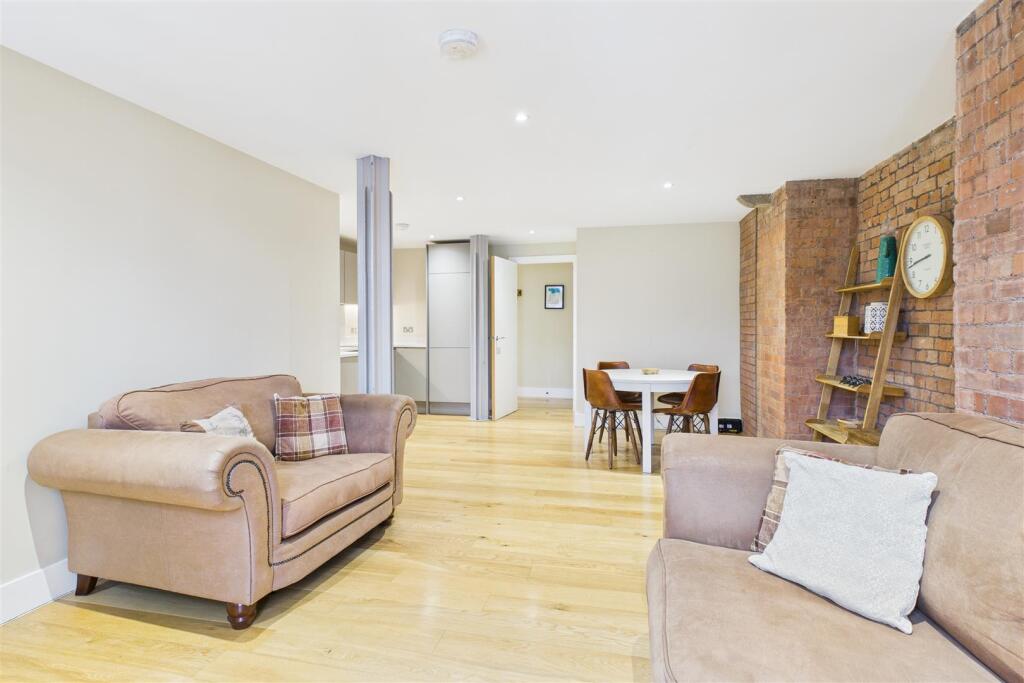 Living area.jpg
