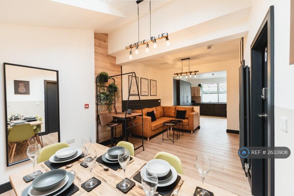 Kitchen/Living Area