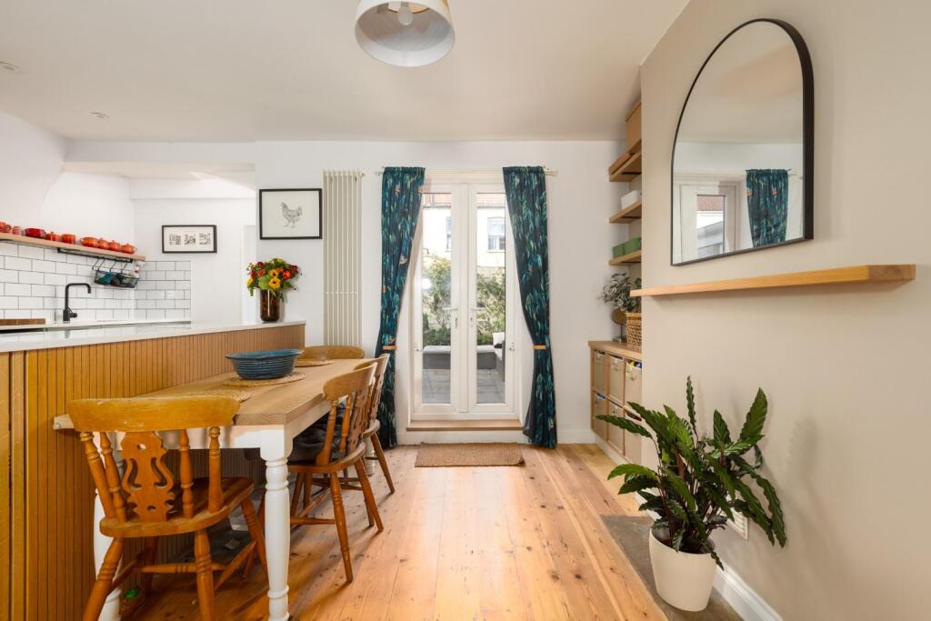 15 Stuart Street, BS5-22.jpg