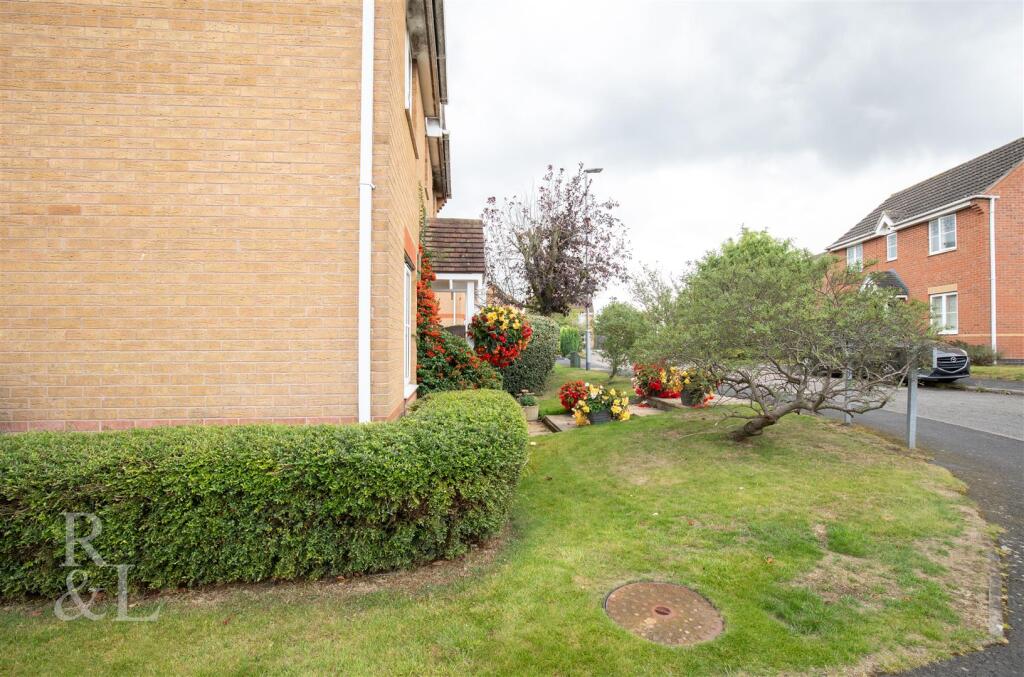 1 Glenalmond Close (18).jpg