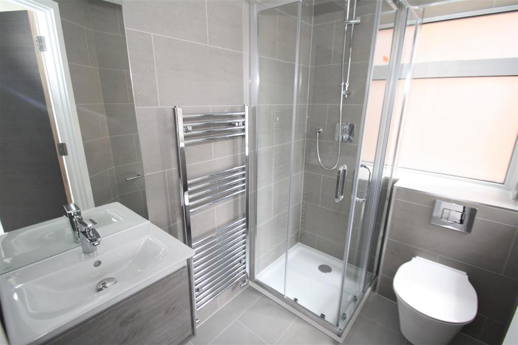 Ensuite2.jpg