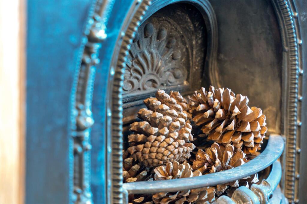 294 Sidegate Lane-10.jpg