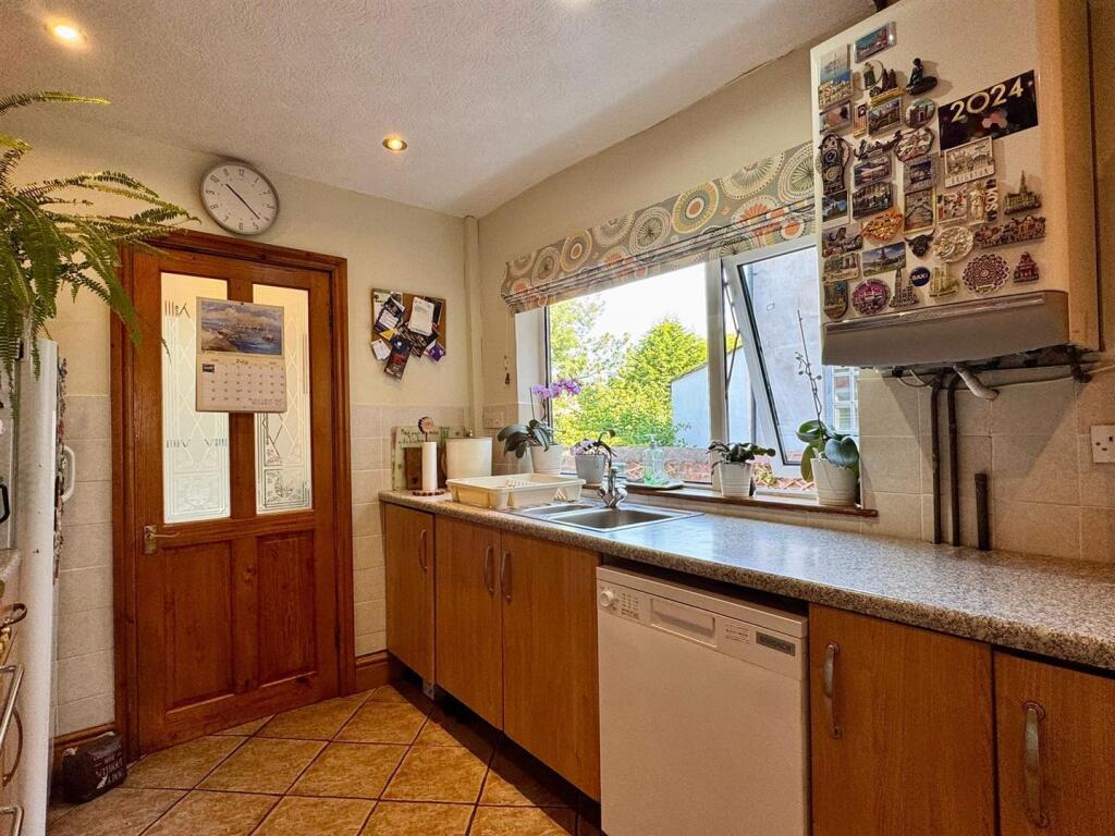 Kitchen (2)-fotor-20250715113331.jpg