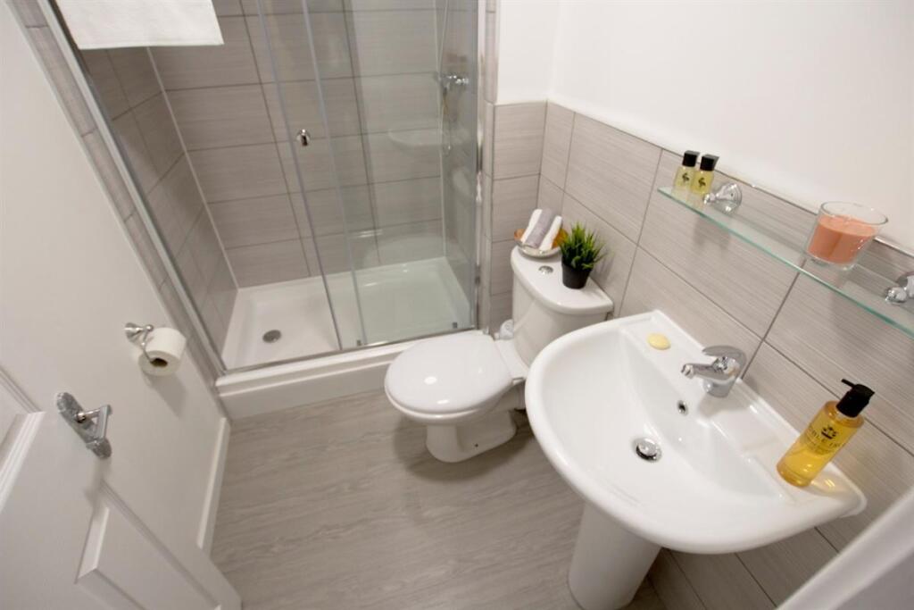 Bright and modern bathroom suite featuring a sp...