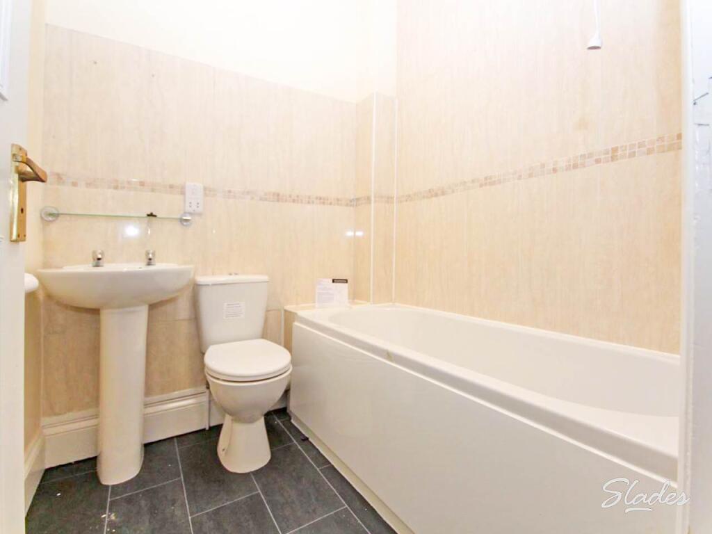 3 Norfolk House bath
